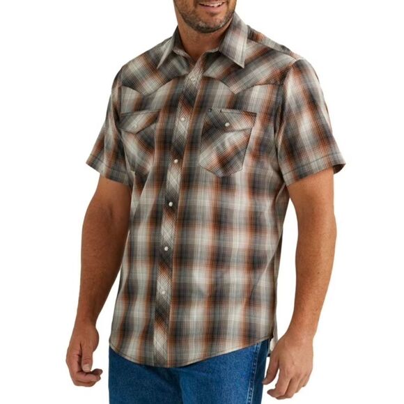 Wrangler® Men's Regular Fit Short Sleeve Western Shirt, Size XL - Picture 1 of 8